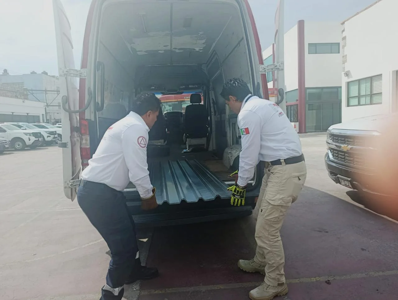 05 Gobierno de Puebla entrega apoyos a familia afectada por incendio en Coyomeapan
